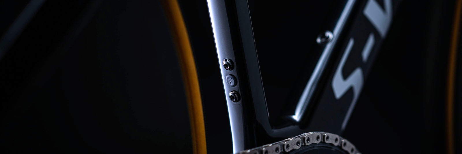 Gloss Tarmac Black/White