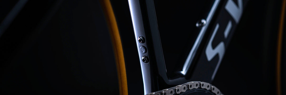 Gloss Tarmac Black/White