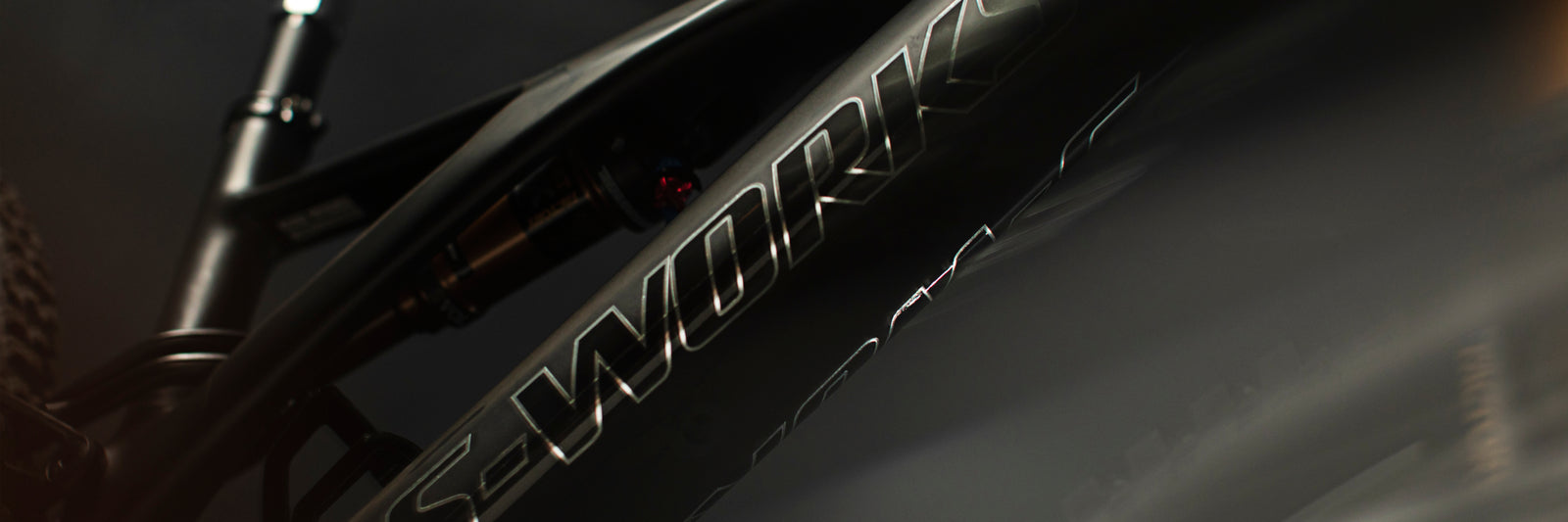 Carbon / Black / Chrome