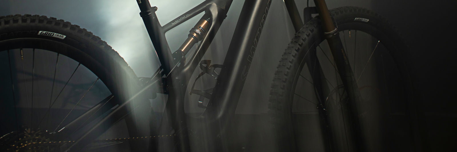 Carbon / Black / Chrome